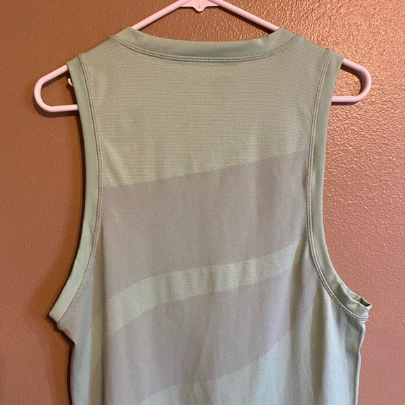 Fabletics Training Day tank top men’s medium - Picture 2 of 7